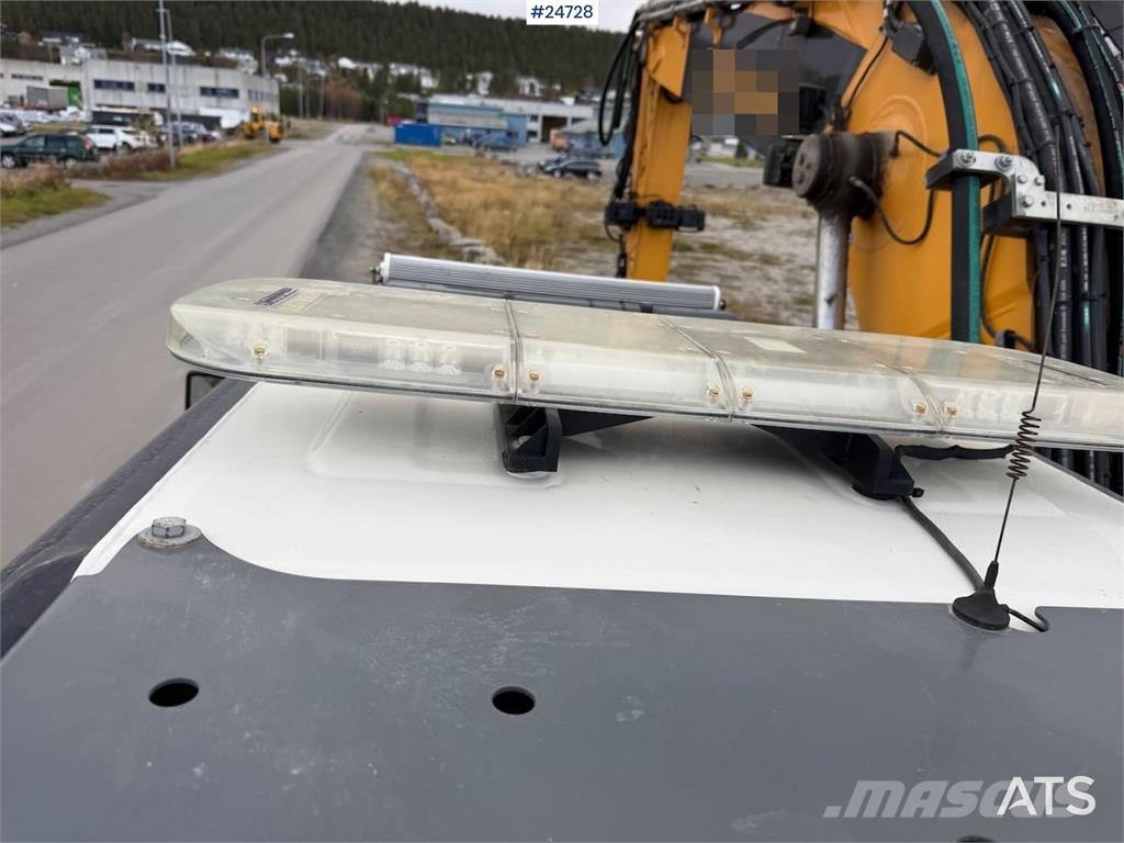 Liebherr R914 excavator with GPS, bucket, and tiltrotator.  Crawler excavators