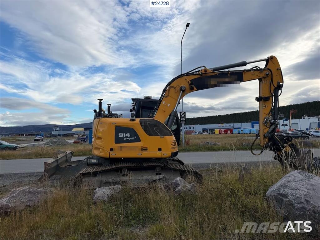Liebherr R914 excavator with GPS, bucket, and tiltrotator.  Crawler excavators