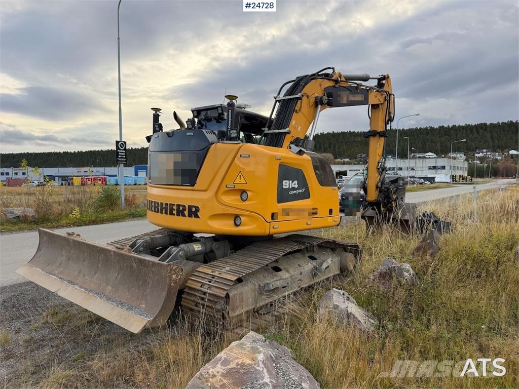 Liebherr R914 excavator with GPS, bucket, and tiltrotator.  Crawler excavators
