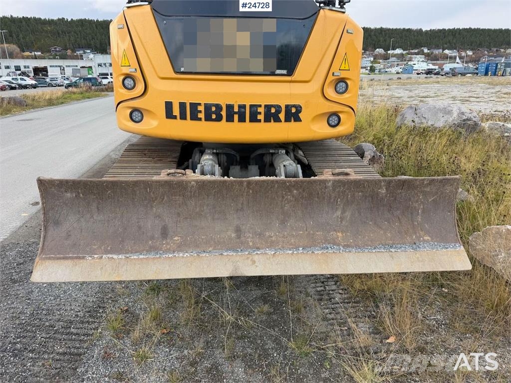Liebherr R914 excavator with GPS, bucket, and tiltrotator.  Crawler excavators