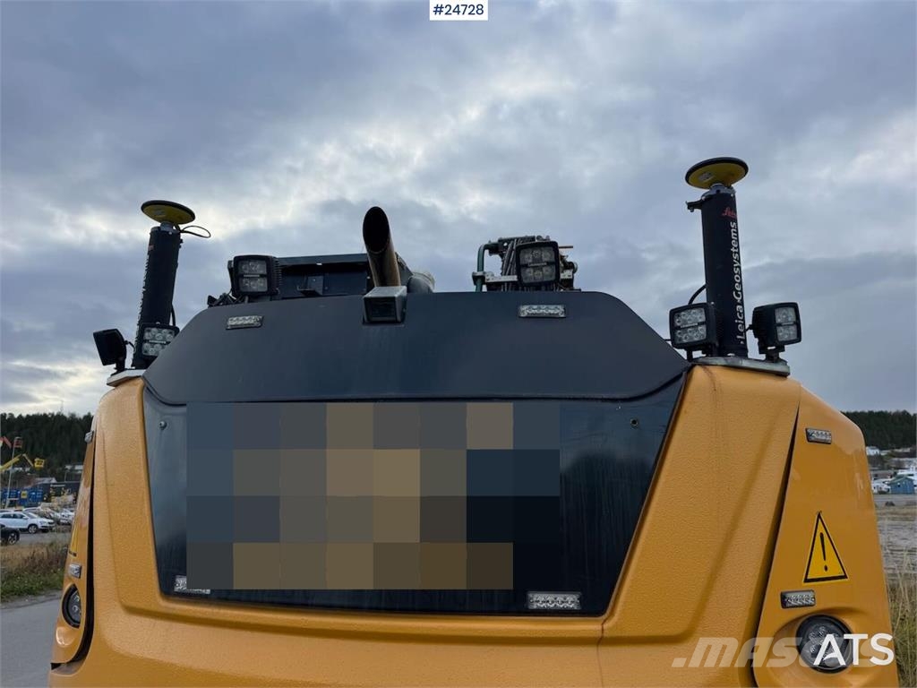 Liebherr R914 excavator with GPS, bucket, and tiltrotator.  Crawler excavators