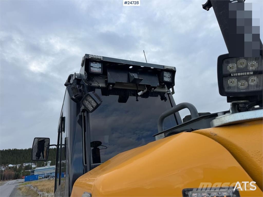 Liebherr R914 excavator with GPS, bucket, and tiltrotator.  Crawler excavators