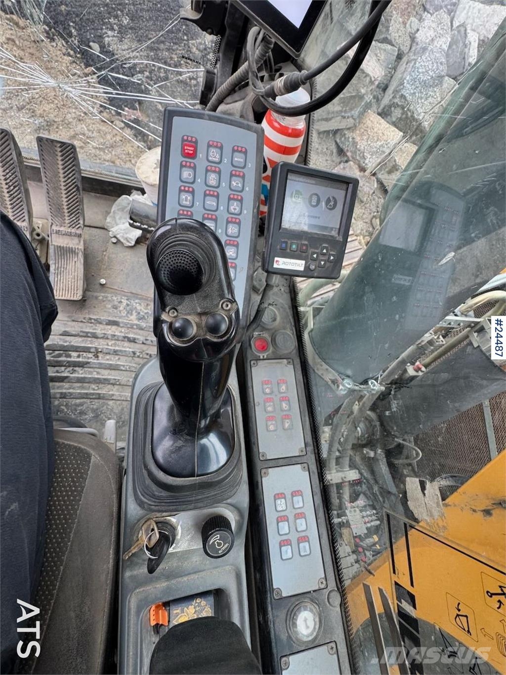 Liebherr R920 K LC Tracked Excavator – 2 Buckets, Tilt & Le Lánctalpas kotrók