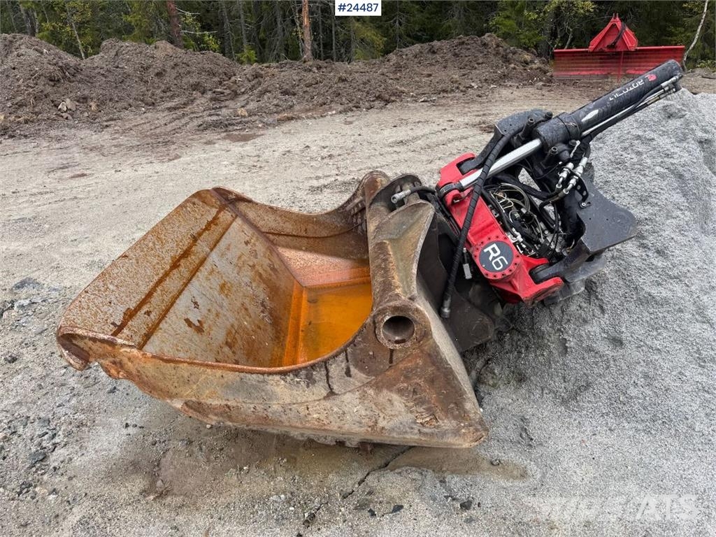 Liebherr R920 K LC Tracked Excavator – 2 Buckets, Tilt & Le Lánctalpas kotrók