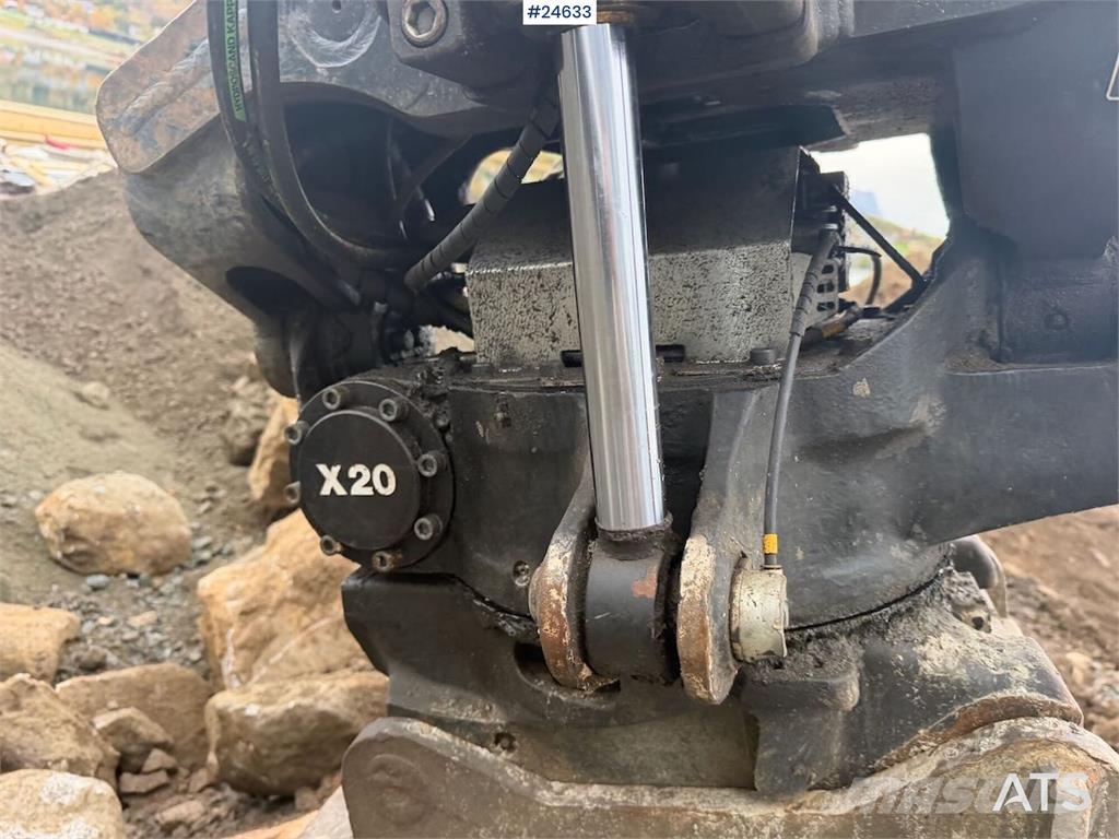 Liebherr R920 LC reduced-tail-swing excavator with GPS, 2 b Beltegraver