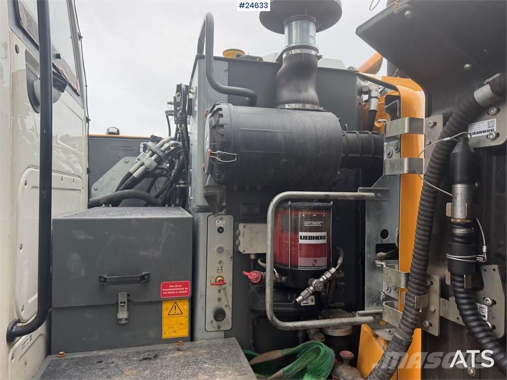 Liebherr R920 LC reduced-tail-swing excavator with GPS, 2 b Beltegraver