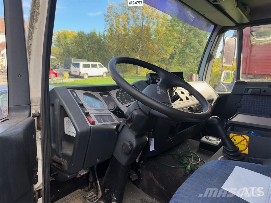 MAN LE 15.220 4x2 Box Truck with Tail Lift and Refrige Kofferaufbau