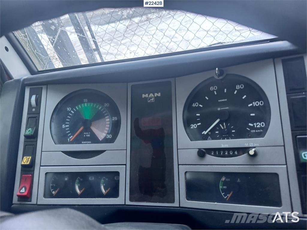 MAN LE 9.220 Box Truck – Low Mileage Caminhões baú