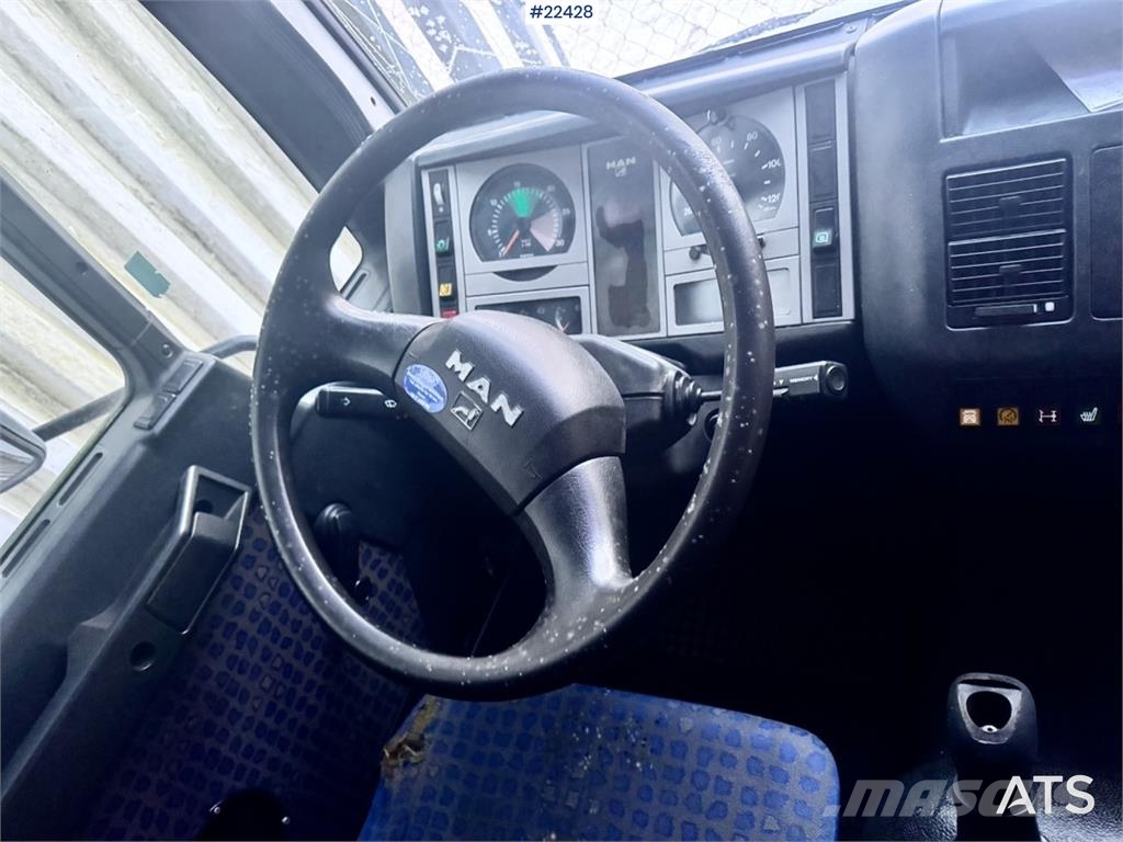 MAN LE 9.220 Box Truck – Low Mileage Caminhões baú
