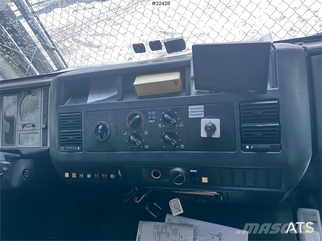 MAN LE 9.220 Box Truck – Low Mileage Caminhões baú