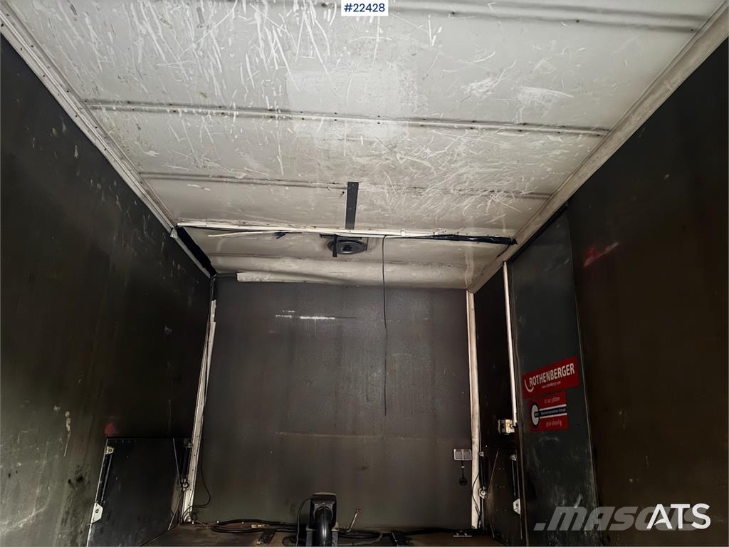 MAN LE 9.220 Box Truck – Low Mileage Caminhões baú