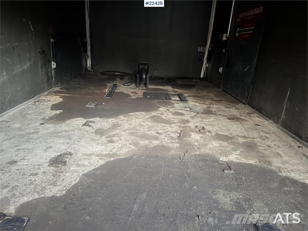 MAN LE 9.220 Box Truck – Low Mileage Caminhões baú