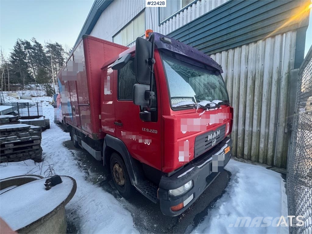 MAN LE 9.220 Box Truck – Low Mileage Caminhões baú