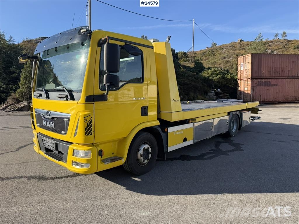 MAN TGL 12.220 Recovery truck with wheel-lift and Tevo Šleperi za vozila
