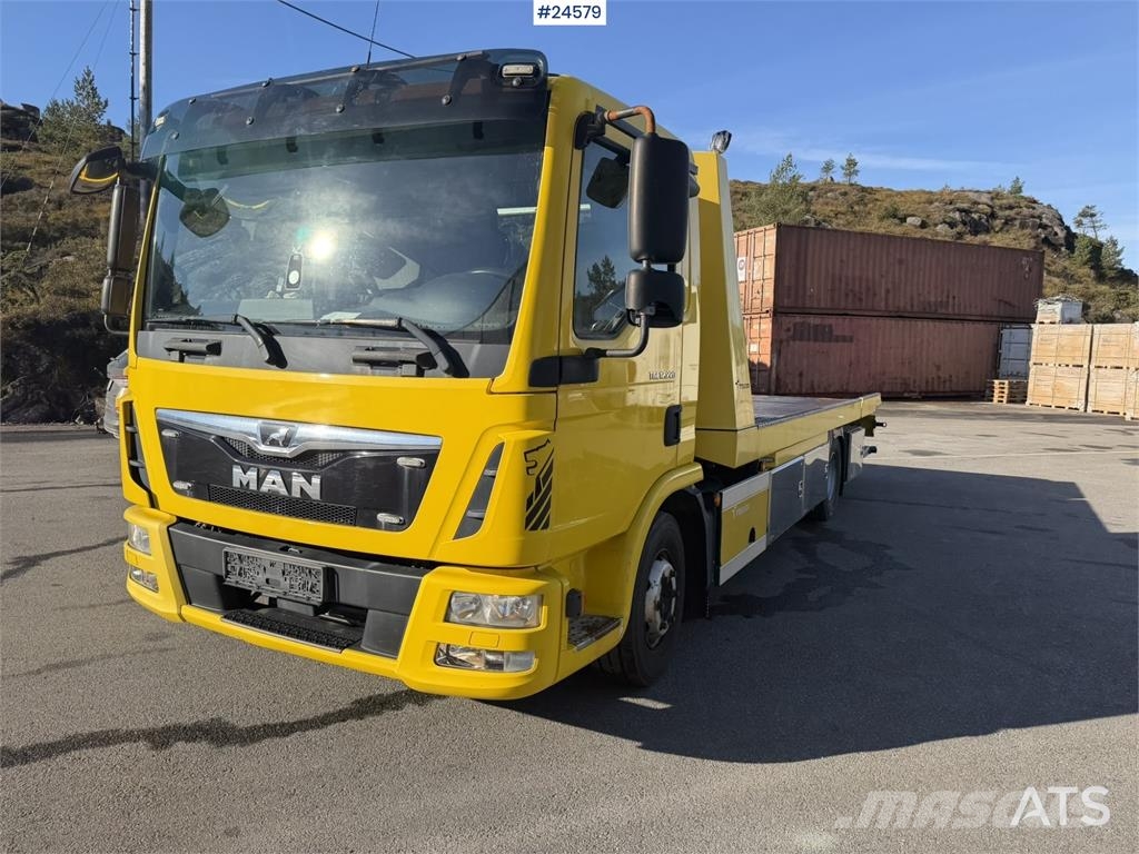 MAN TGL 12.220 Recovery truck with wheel-lift and Tevo Šleperi za vozila