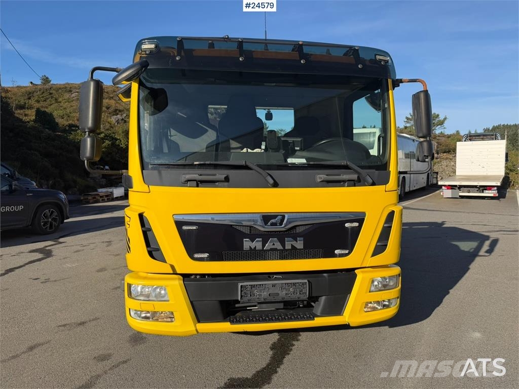 MAN TGL 12.220 Recovery truck with wheel-lift and Tevo Šleperi za vozila