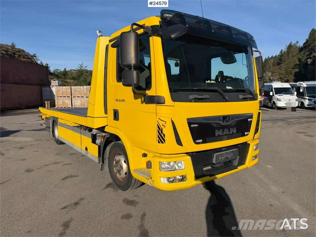 MAN TGL 12.220 Recovery truck with wheel-lift and Tevo Šleperi za vozila