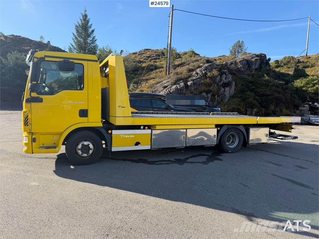 MAN TGL 12.220 Recovery truck with wheel-lift and Tevo Šleperi za vozila