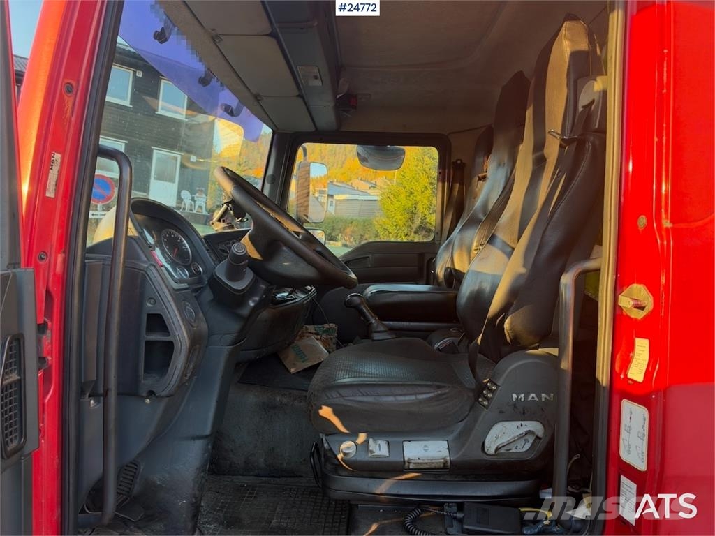 MAN TGL 12.240 4x2 Box Truck Skapbiler