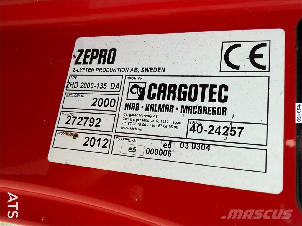 MAN TGL 8.220 4x2 box truck with a 2-ton lift Camiones con caja de remolque