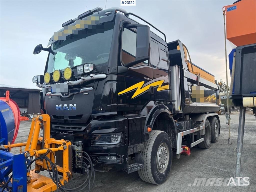 MAN TGS 28.510 4x4+2 snow plow tipper truck – underbod Самосвал