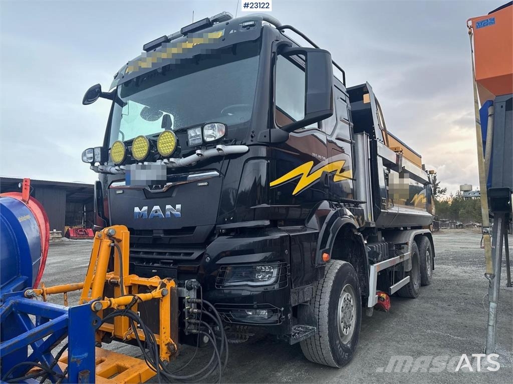 MAN TGS 28.510 4x4+2 snow plow tipper truck – underbod Самосвал