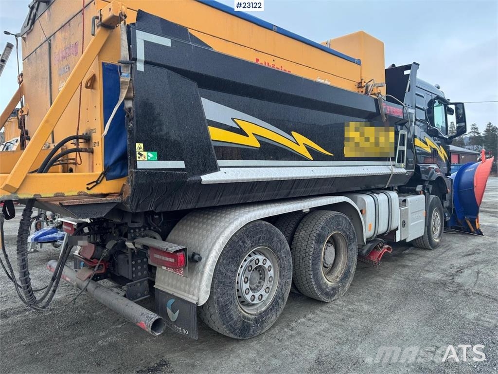 MAN TGS 28.510 4x4+2 snow plow tipper truck – underbod Самосвал