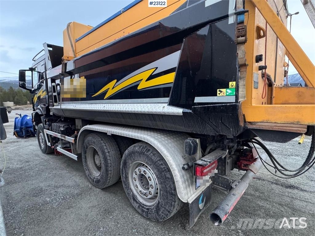MAN TGS 28.510 4x4+2 snow plow tipper truck – underbod Самосвал