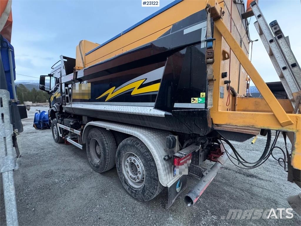 MAN TGS 28.510 4x4+2 snow plow tipper truck – underbod Самосвал