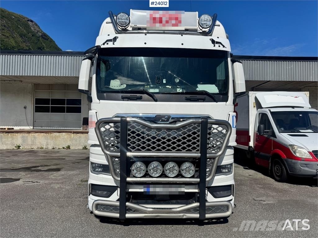 MAN TGX 26.510 6x2 Box Truck with Full Side Opening Camiones con caja de remolque