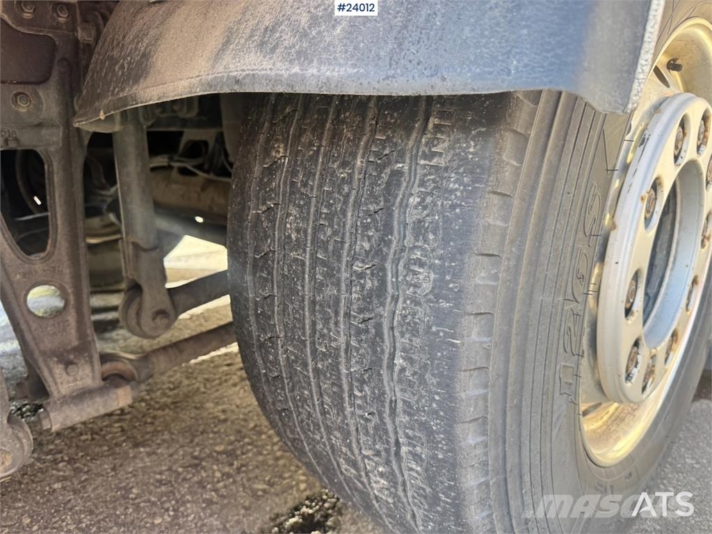 MAN TGX 26.510 6x2 Box Truck with Full Side Opening Camiones con caja de remolque