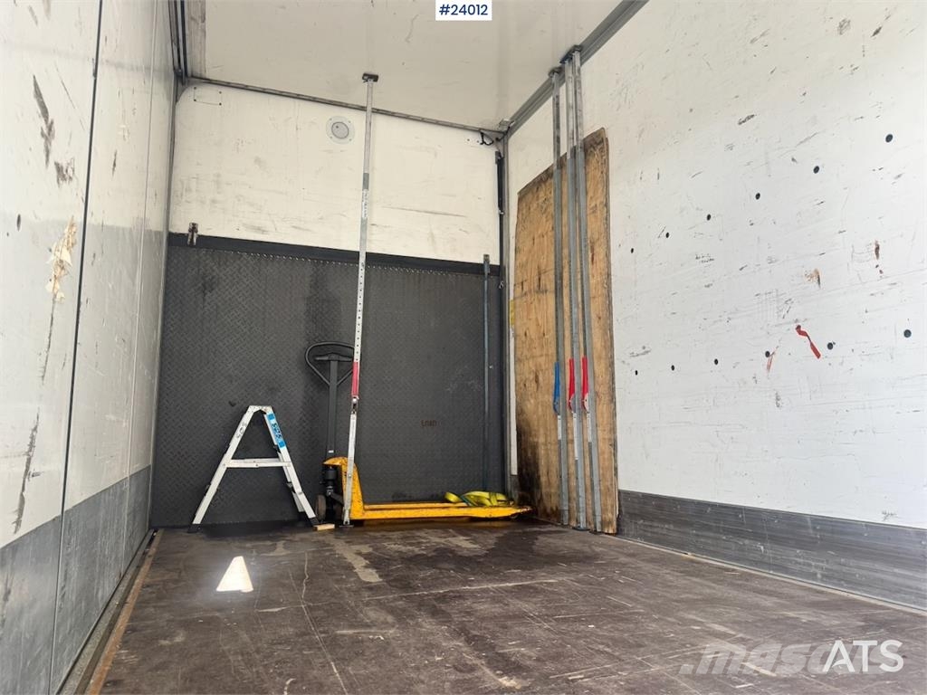 MAN TGX 26.510 6x2 Box Truck with Full Side Opening Camiones con caja de remolque