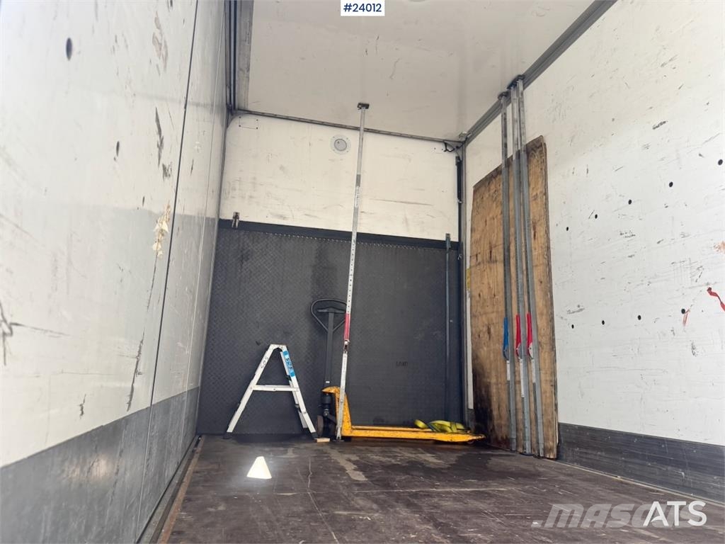 MAN TGX 26.510 6x2 Box Truck with Full Side Opening Camiones con caja de remolque
