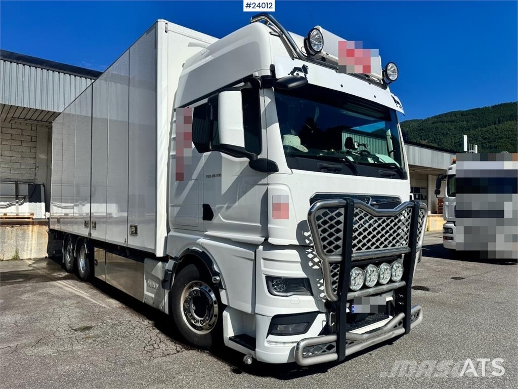 MAN TGX 26.510 6x2 Box Truck with Full Side Opening Camiones con caja de remolque