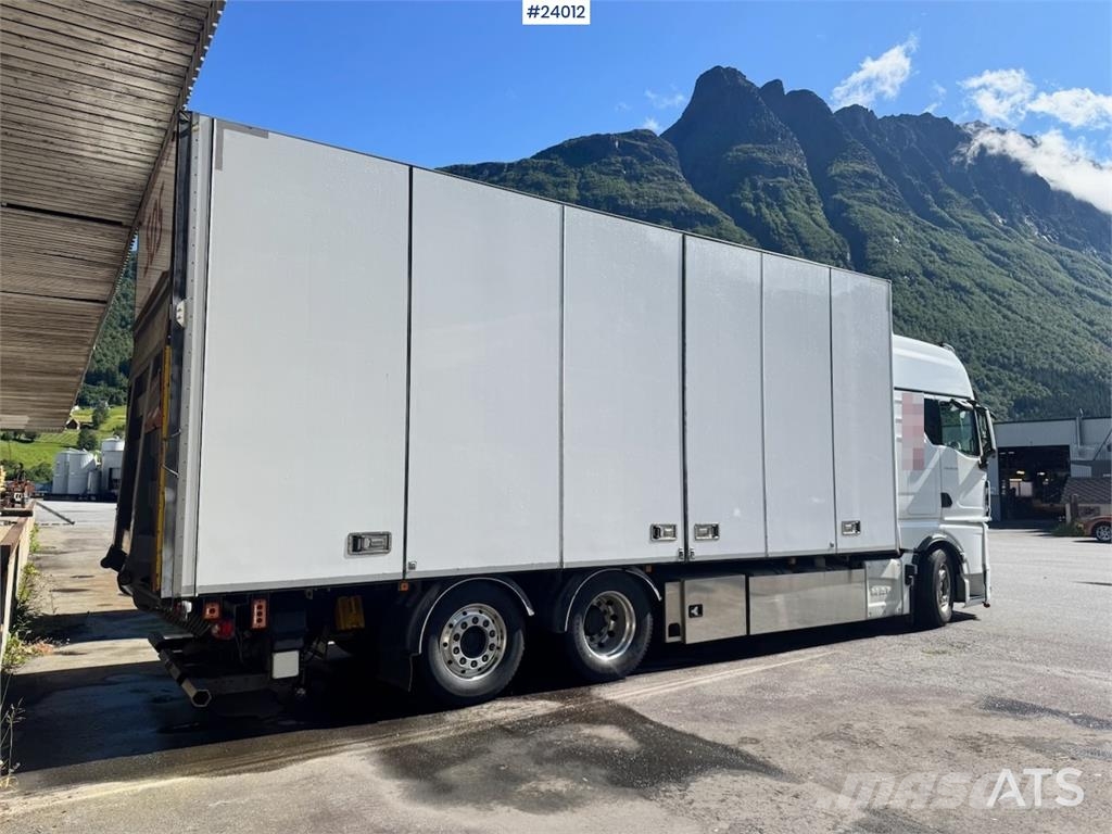 MAN TGX 26.510 6x2 Box Truck with Full Side Opening Camiones con caja de remolque