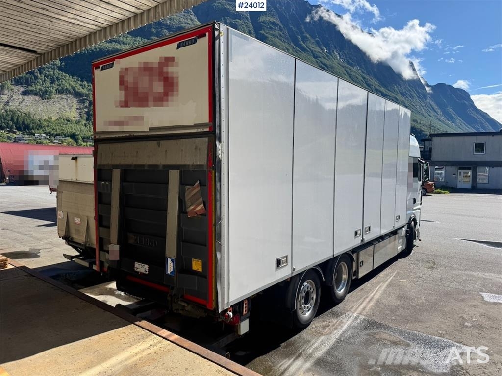MAN TGX 26.510 6x2 Box Truck with Full Side Opening Camiones con caja de remolque