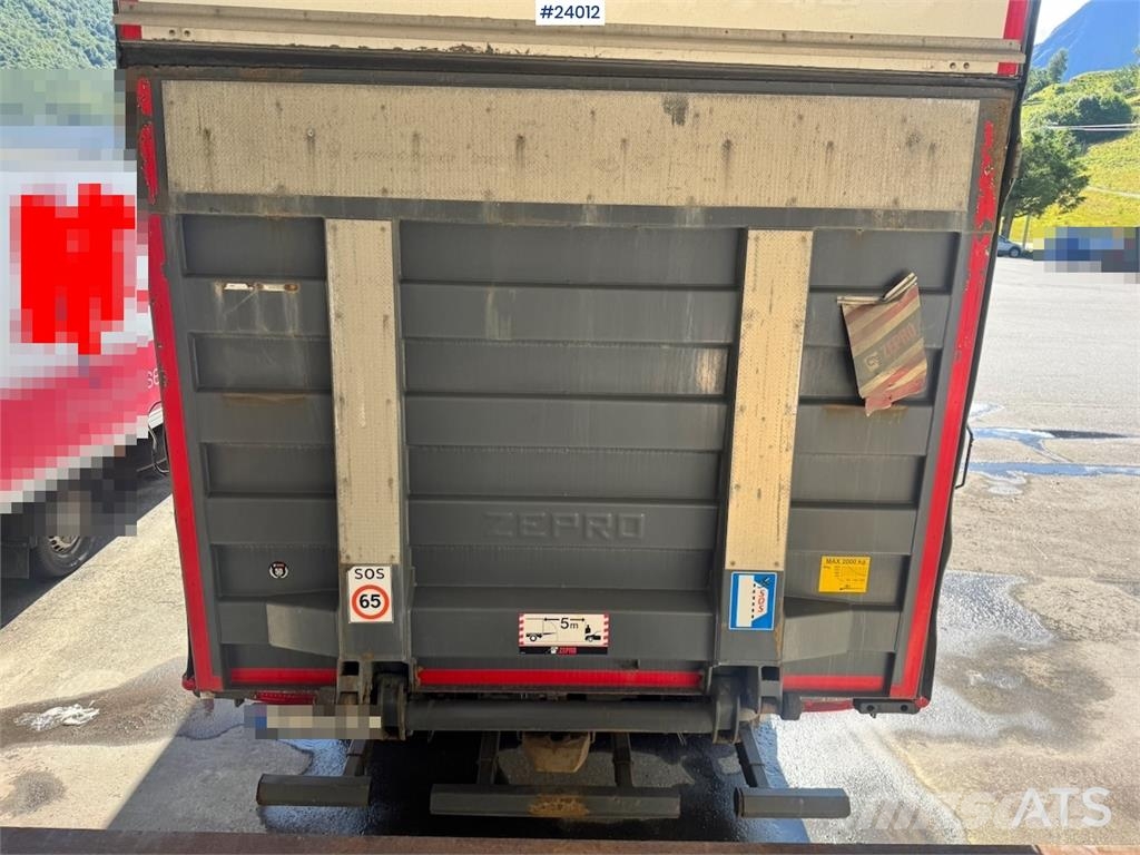 MAN TGX 26.510 6x2 Box Truck with Full Side Opening Camiones con caja de remolque