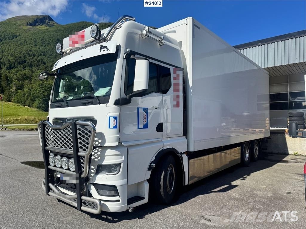 MAN TGX 26.510 6x2 Box Truck with Full Side Opening Camiones con caja de remolque