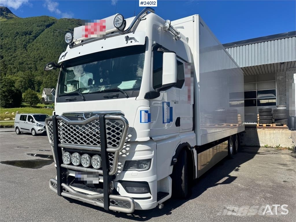 MAN TGX 26.510 6x2 Box Truck with Full Side Opening Camiones con caja de remolque