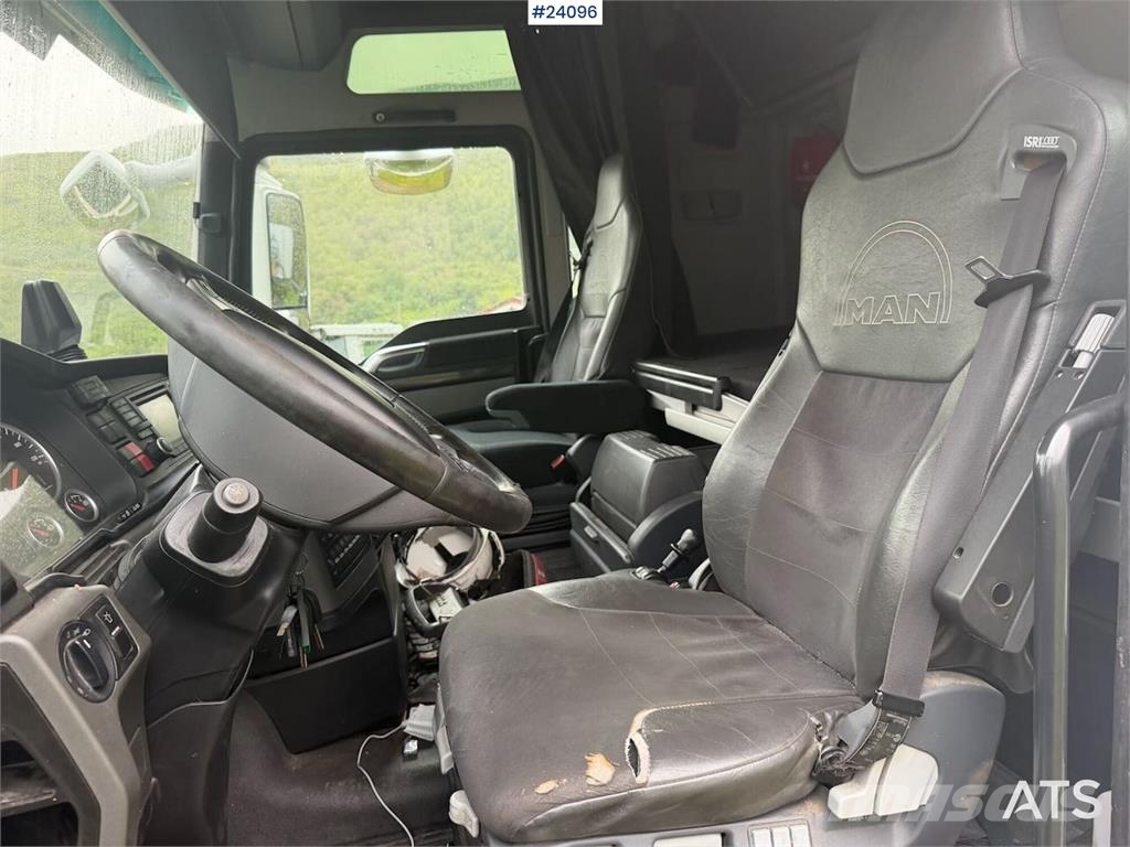 MAN TGX 26.560 6x4 Tractor Unit with Tipper Hydraulics Ťahače