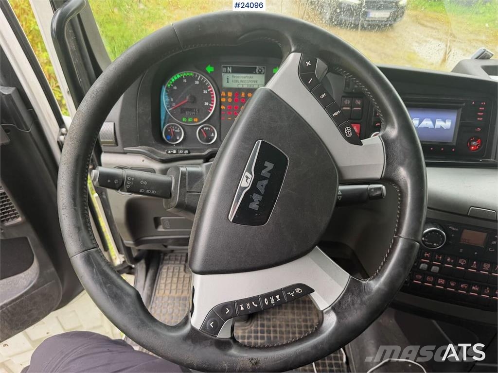 MAN TGX 26.560 6x4 Tractor Unit with Tipper Hydraulics Ťahače
