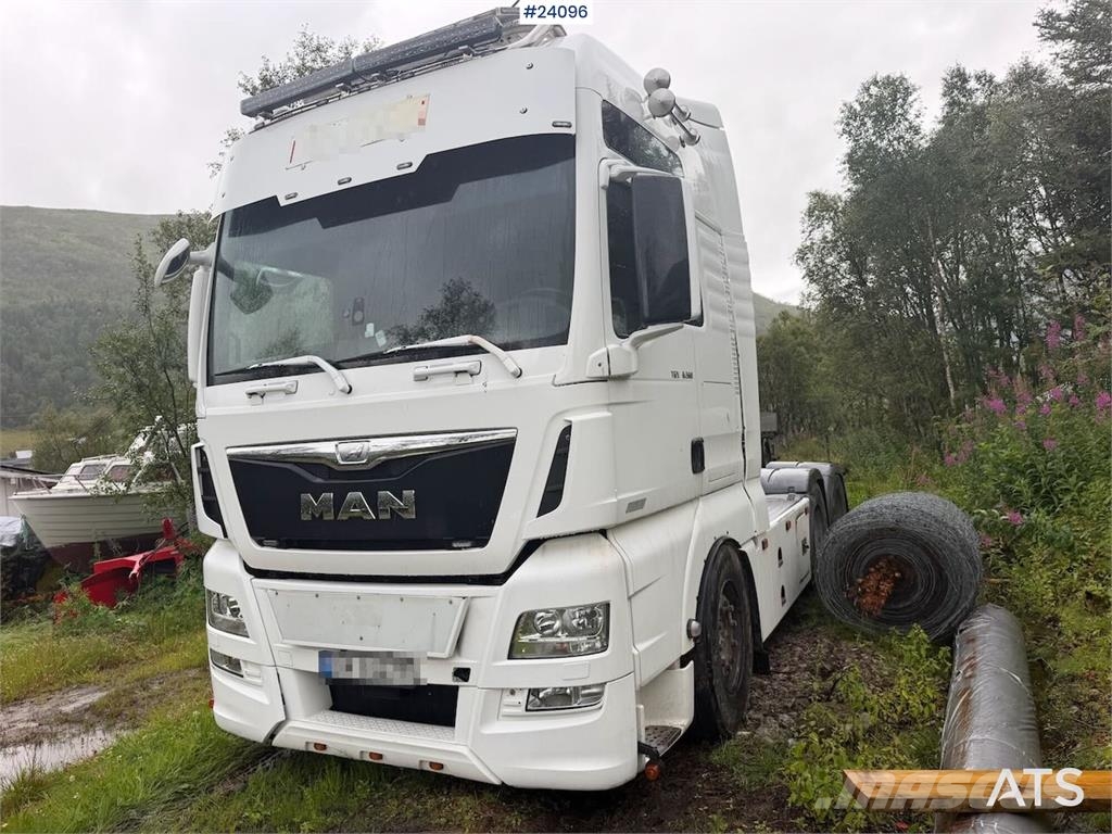 MAN TGX 26.560 6x4 Tractor Unit with Tipper Hydraulics Ťahače