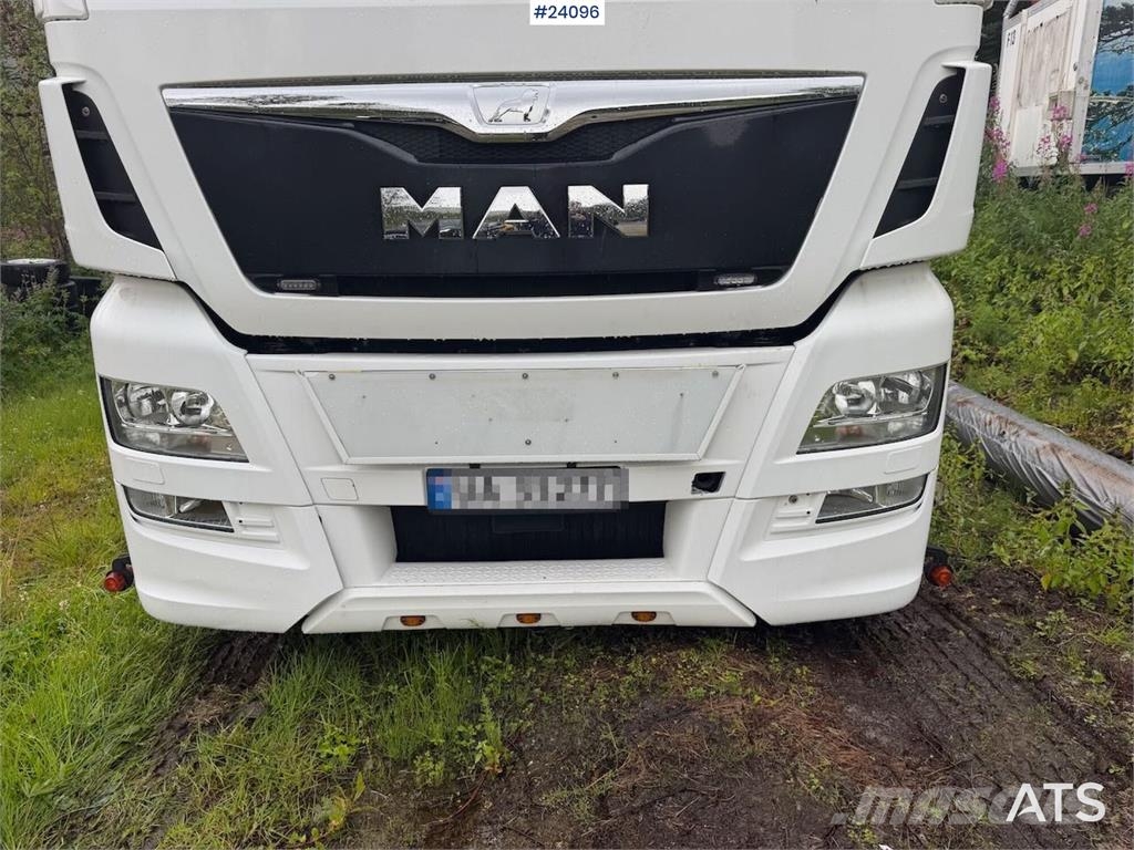 MAN TGX 26.560 6x4 Tractor Unit with Tipper Hydraulics Ťahače