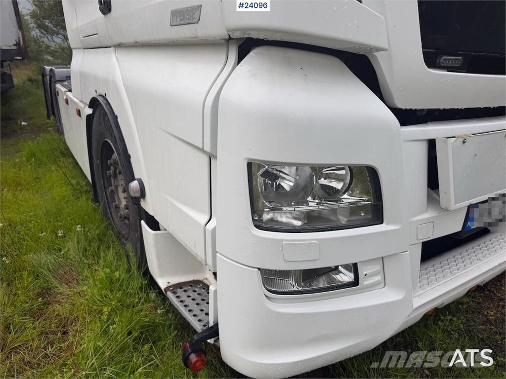 MAN TGX 26.560 6x4 Tractor Unit with Tipper Hydraulics Ťahače
