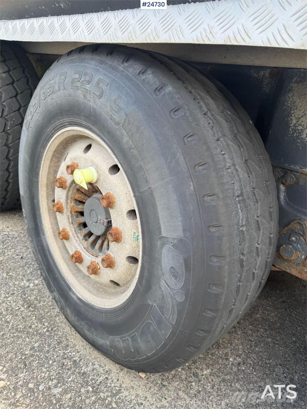 Maur Triple-axle trailer – Requires repairs Alte remorci