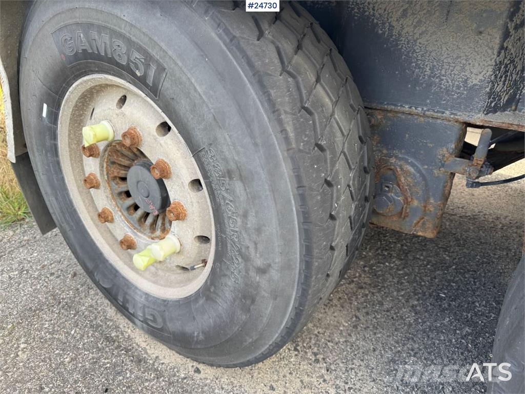 Maur Triple-axle trailer – Requires repairs Alte remorci