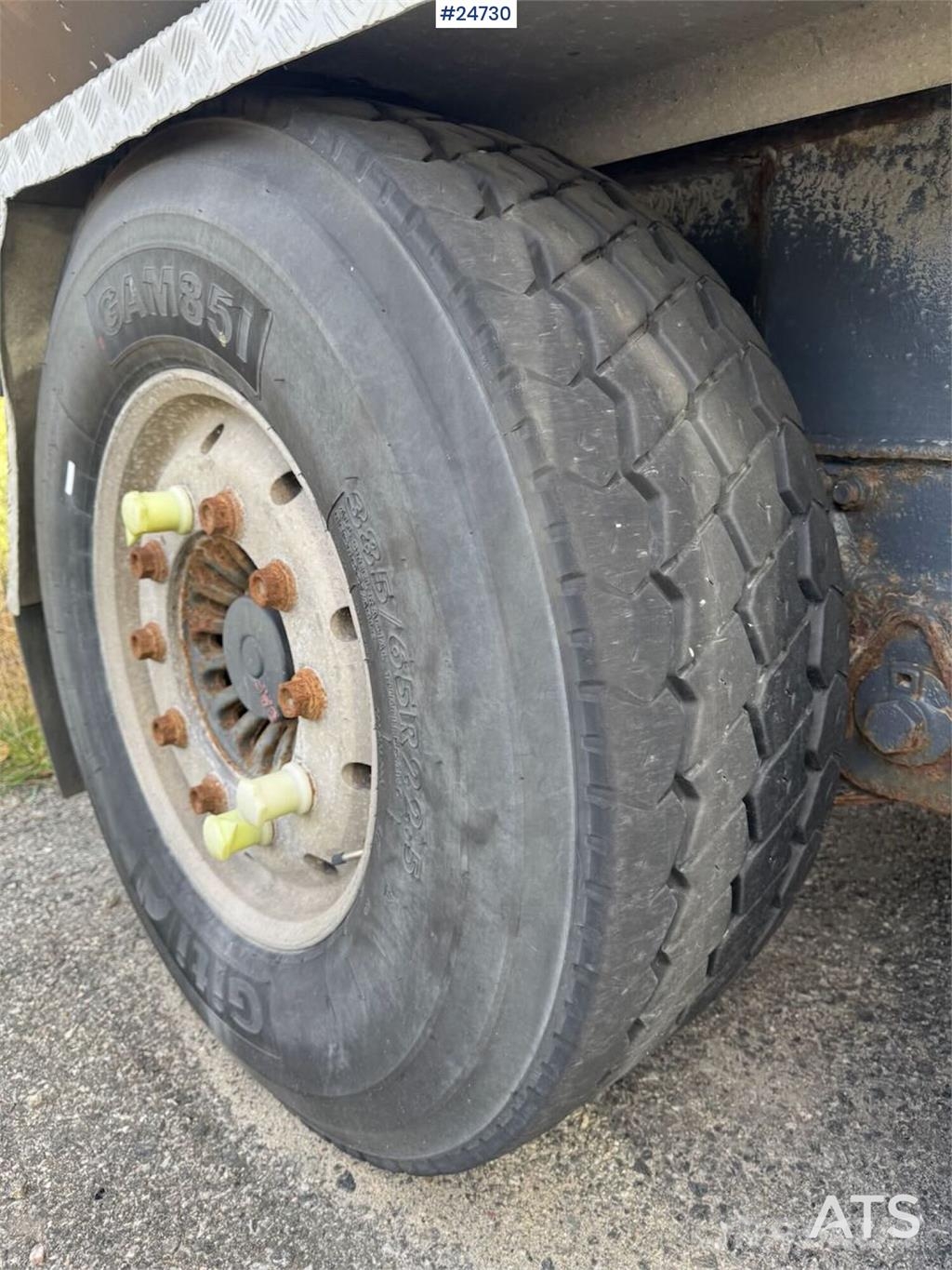 Maur Triple-axle trailer – Requires repairs Alte remorci