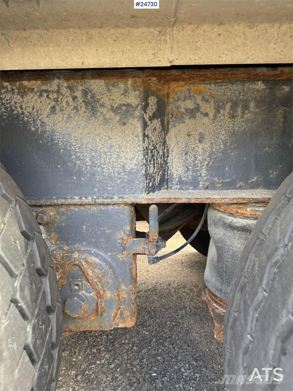 Maur Triple-axle trailer – Requires repairs Alte remorci