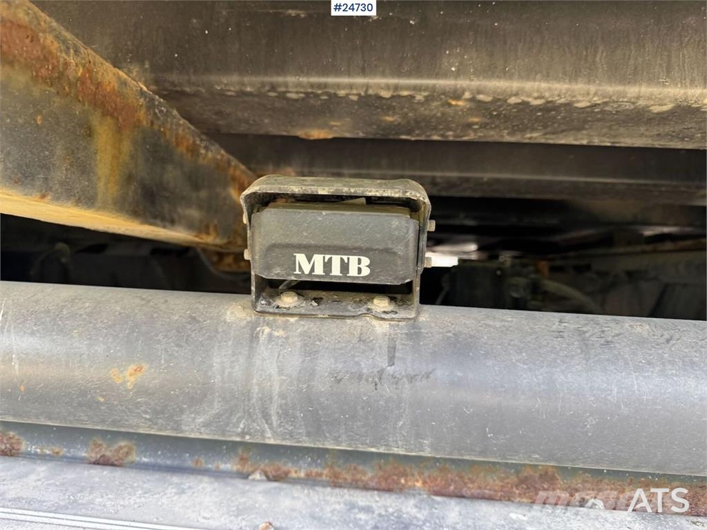 Maur Triple-axle trailer – Requires repairs Alte remorci
