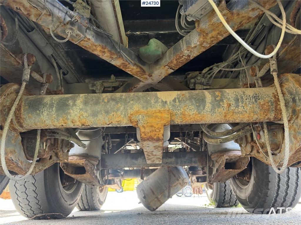 Maur Triple-axle trailer – Requires repairs Alte remorci